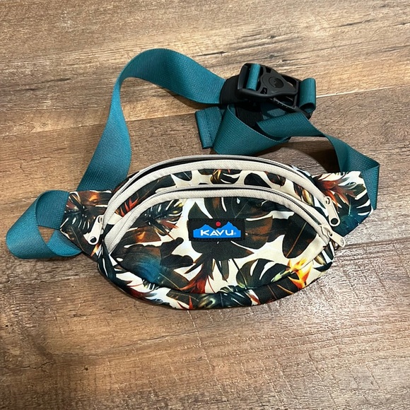 Kavu Spectator Fanny Pack - Belt Bag - Picture 1 of 7